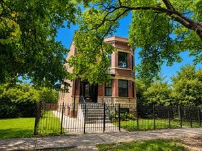 Building Photo - 4322 N Leavitt St