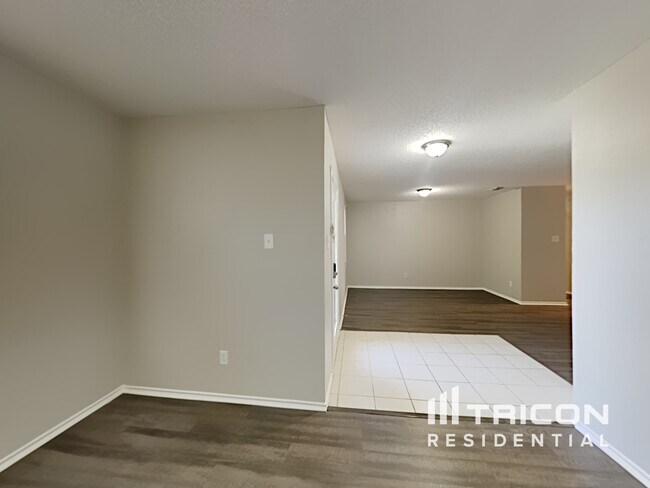 Building Photo - 2641 Bandera Pl