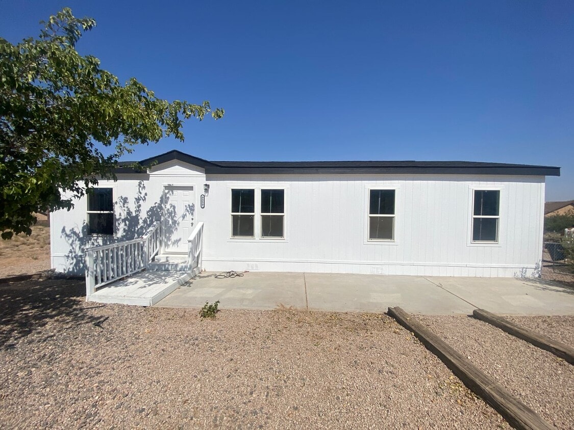 Primary Photo - Move In Ready-3 Bedroom 2 Bath -
