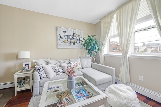 Foto del edificio - 460 Edgewater Rd