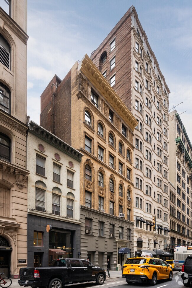 Building Photo - 36 W 35 St
