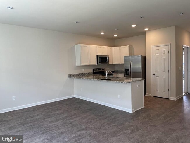 Building Photo - 258 Baker Dr
