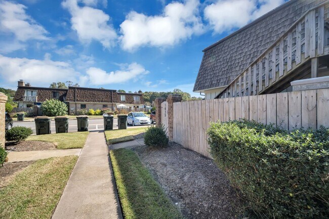 Foto del edificio - 1635 Ocean Bay Dr