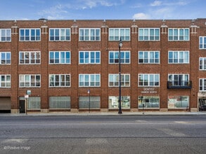 Building Photo - 1725 W North Ave