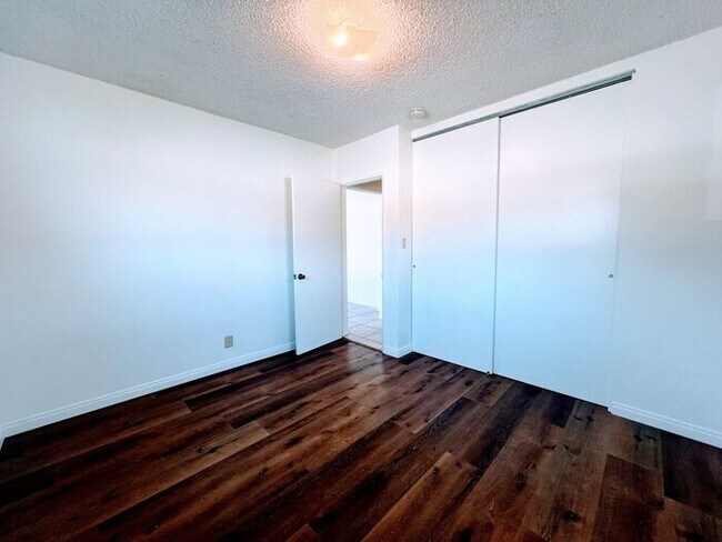 Foto del edificio - 4 Bedroom Home 2 Car Garage with Fenced Yard and Extra Parking