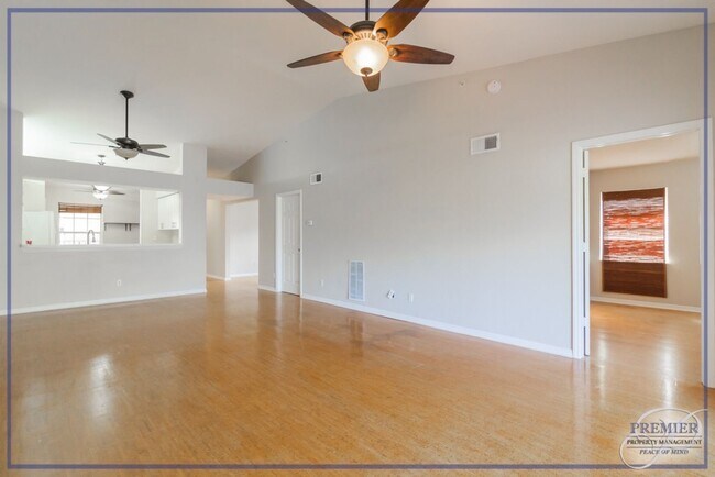 Foto del edificio - ***2+DEN/2 BATH***CENTRAL NAPLES***CYPRESS...