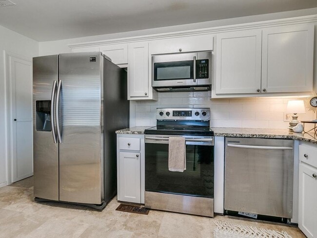 Foto del edificio - 2644 Lakeside Dr