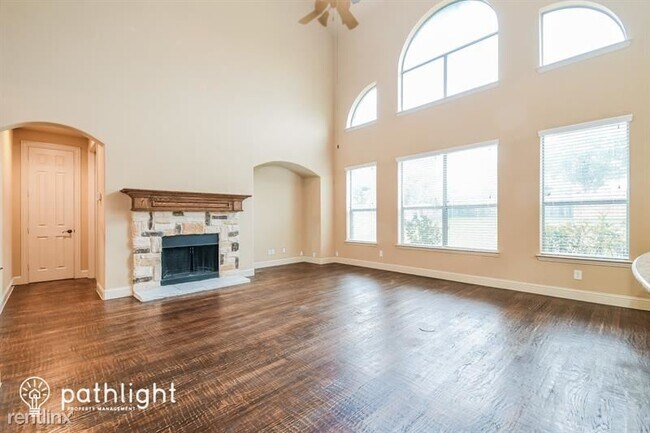 Building Photo - 5 br, 4.5 bath House - 3212 Pamplona