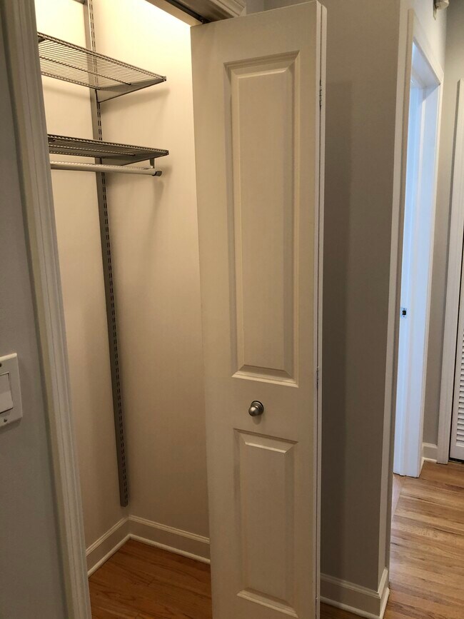 Entryway closet - 948 Madison W St