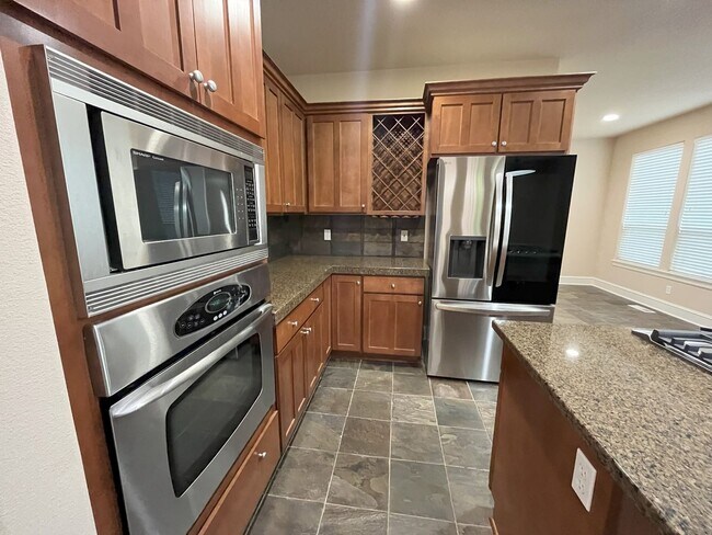Foto del edificio - Elegant 4-Bed, 2.5-Bath Home with Gourmet ...