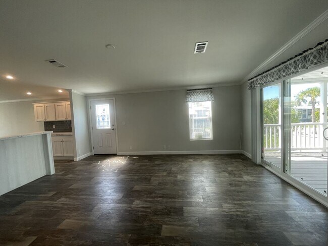 Building Photo - 988 E Trinidad Ave
