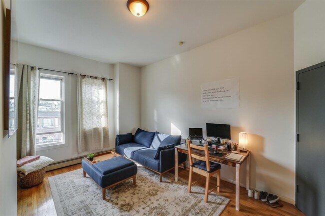 Foto del edificio - 78 Webster Ave