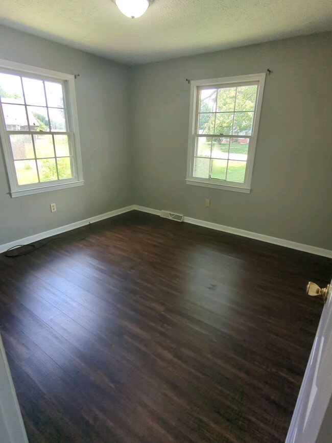 Building Photo - 2517 Thoroughbred Dr