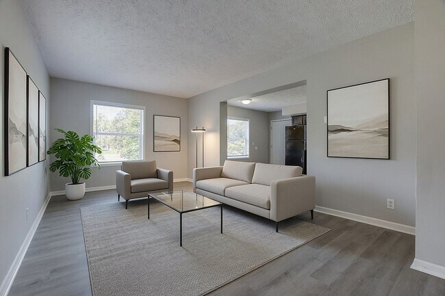 Foto del edificio - 4 Bed / 2 Full Bath Tri-Level — Garage, Dishwasher, Central A/C, W/D Hookups - Built 2001