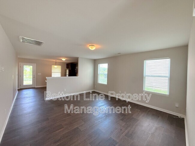 Building Photo - 636 Newfound Hollow Dr