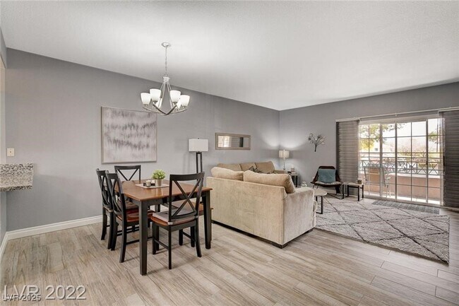 Foto del edificio - 352 Amber Pine St