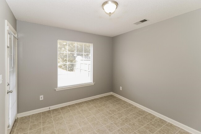 Foto del edificio - 9762 Misty Pine Dr