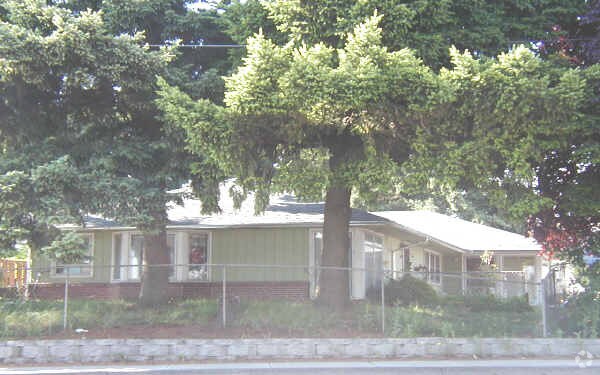 Foto del edificio - 6408-6416 E Fourth Plain Blvd