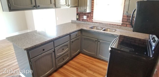 Foto del edificio - 3 br, 1 bath House - 1461 N. 450 West