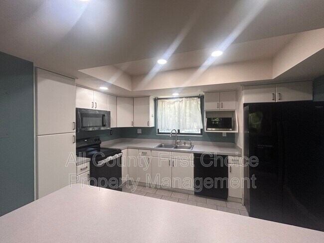 Foto del edificio - 760 S Village Dr