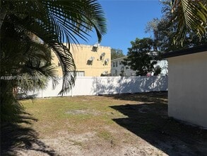 Building Photo - 1621 SW 11th St