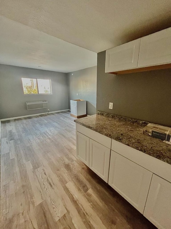 Building Photo - 111 S Summit St