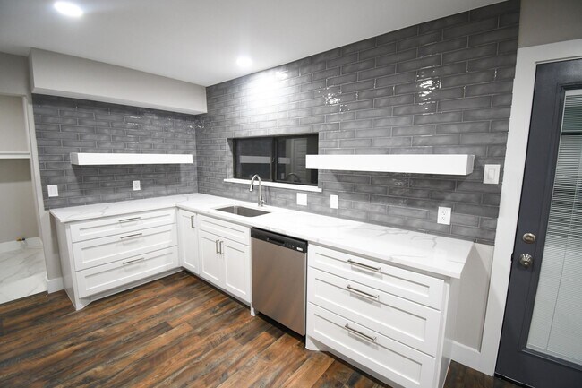 Building Photo - Gorgeously remodeled home!