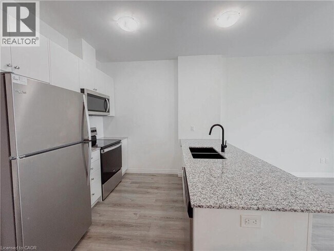 Building Photo - 60 Charles St W