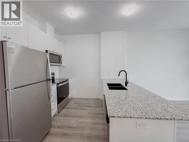 Photo du bâtiment - 60 Charles St W