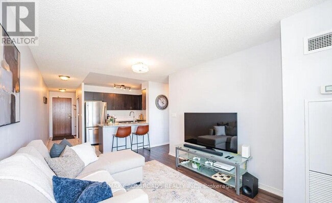 Building Photo - 4900 Glen Erin Dr