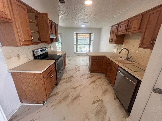 Building Photo - 601 Brian Dr