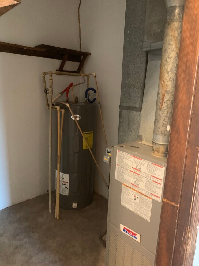 Laundry room - 1827 Calhoun St