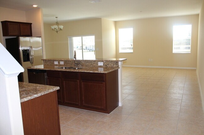 Foto del edificio - Spacious 3BR Lake Nona Townhome Near Medical City | 2,319 Sq Ft | 2-Car Garage