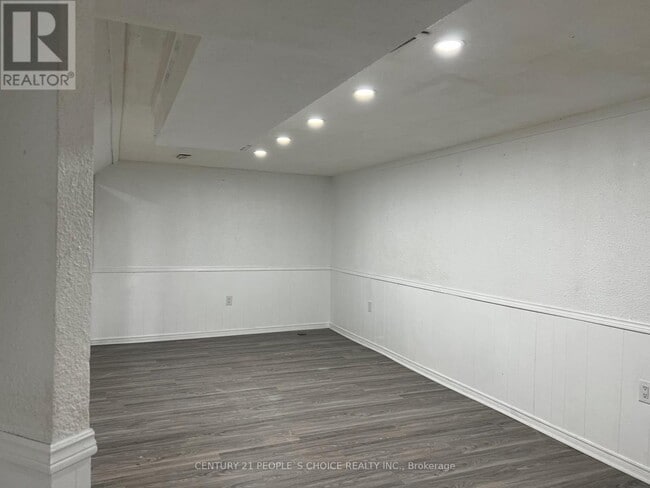 Photo du bâtiment - 534 Lana Terrace