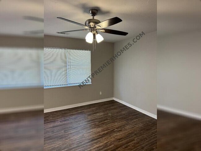 Foto del edificio - 504 Leslie Dr