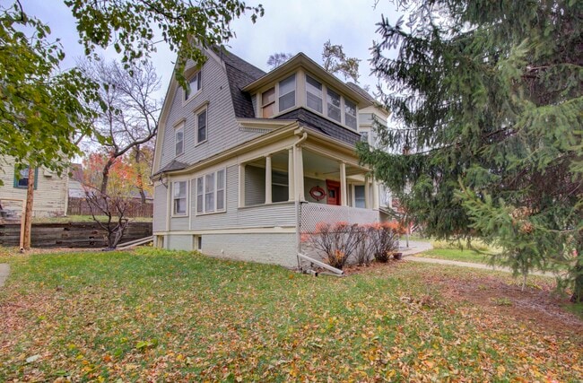 Building Photo - 112 N 38th Ave