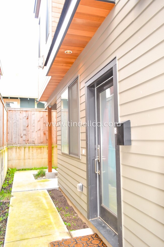 Building Photo - 4936 N Haight Ave