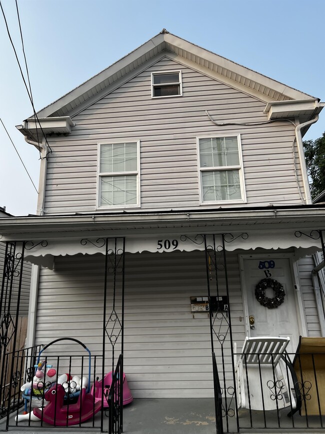 Building Photo - 509 W Stephen St
