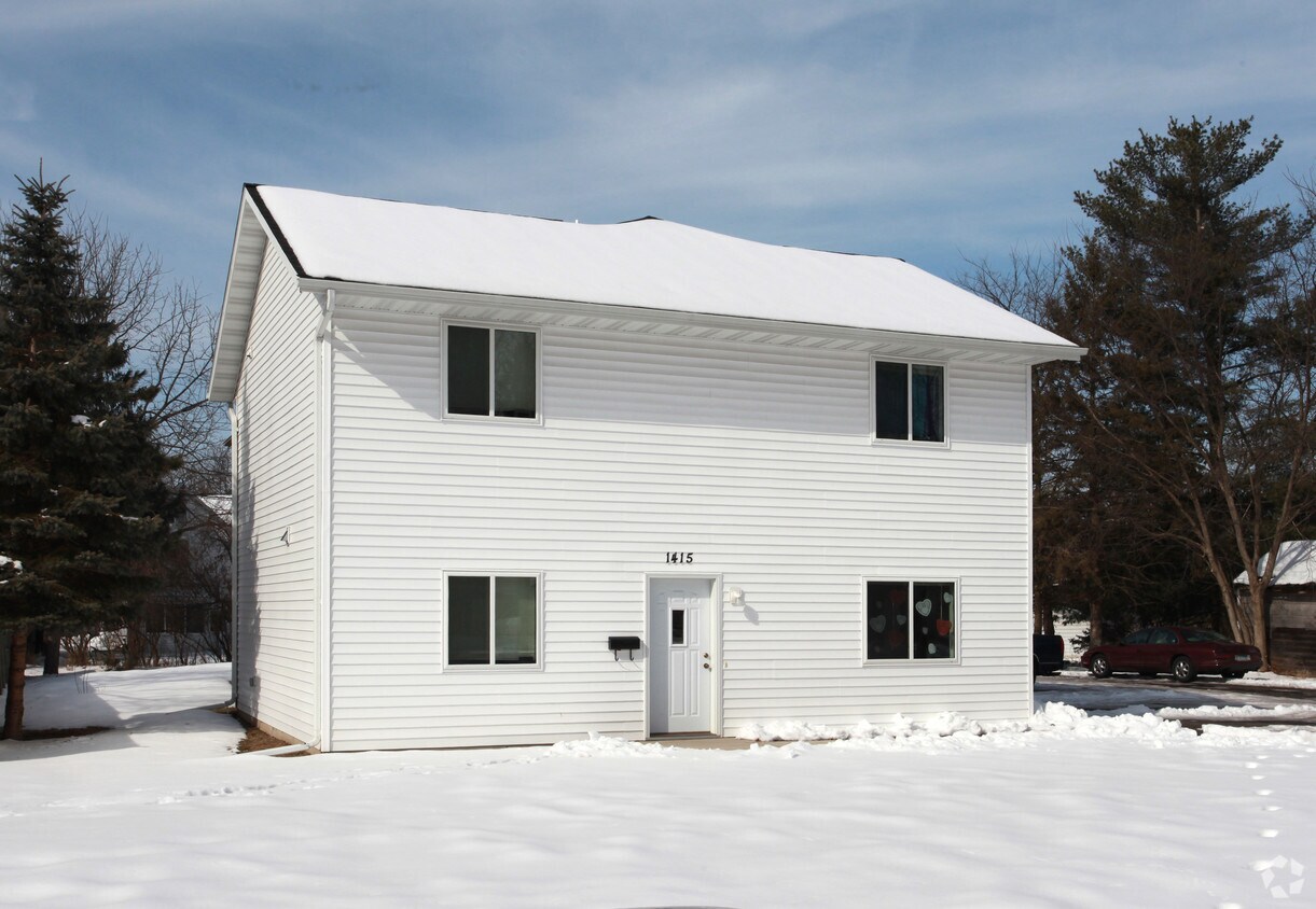Building Photo - 1415 8th St E