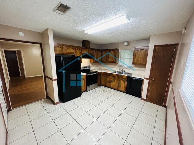 Foto del edificio - 124 Hardwood Dr