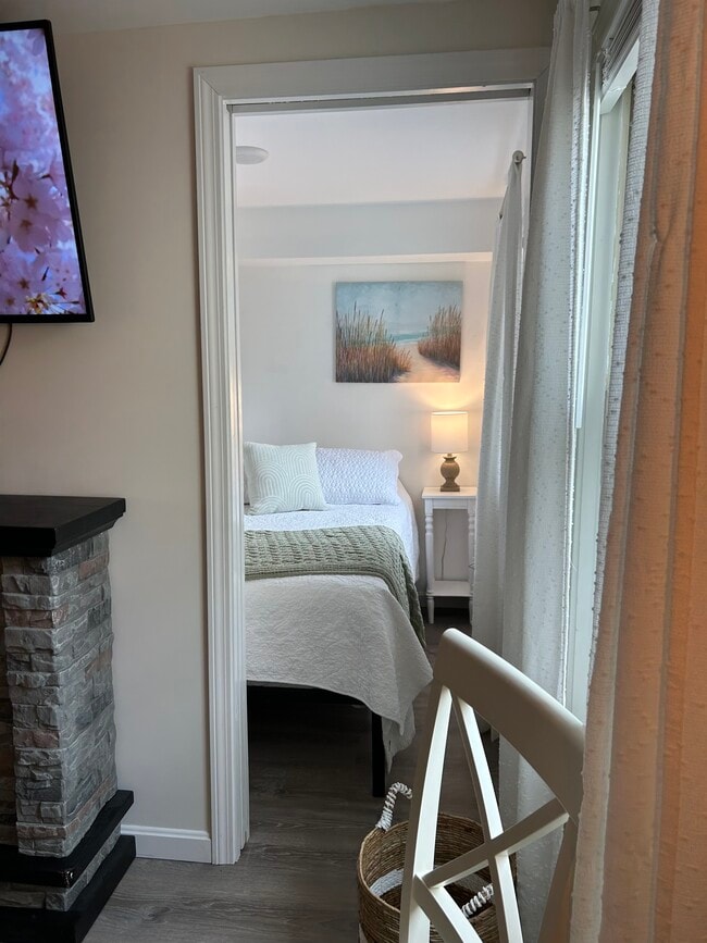 Building Photo - 64 Church St