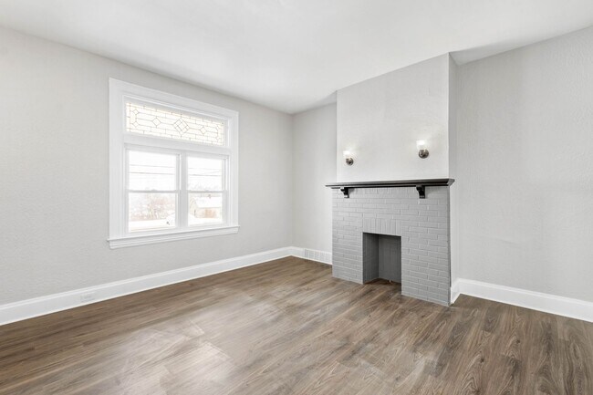 Building Photo - 4 BEDROOM STUNNNER IN THE PITTSBURGH AREA!...