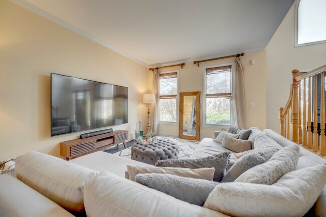 Foto del edificio - 1218 Birchdale Ln