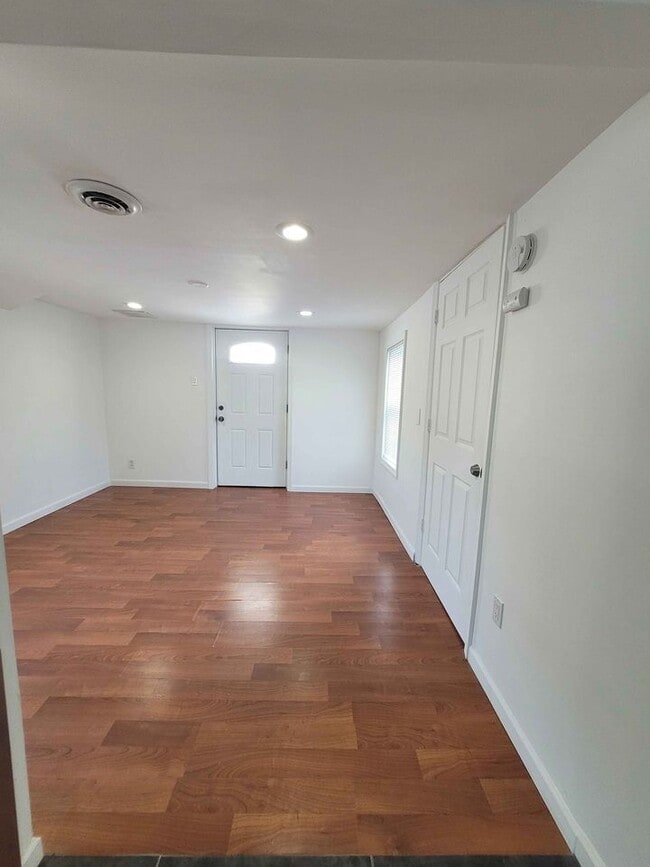 Building Photo - 37 Linden Ave