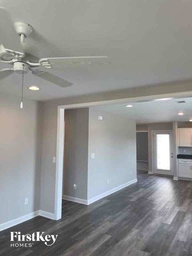 Building Photo - 155 Castlebar Cir