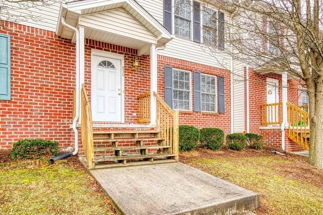 Foto del edificio - 650 Republic Rd