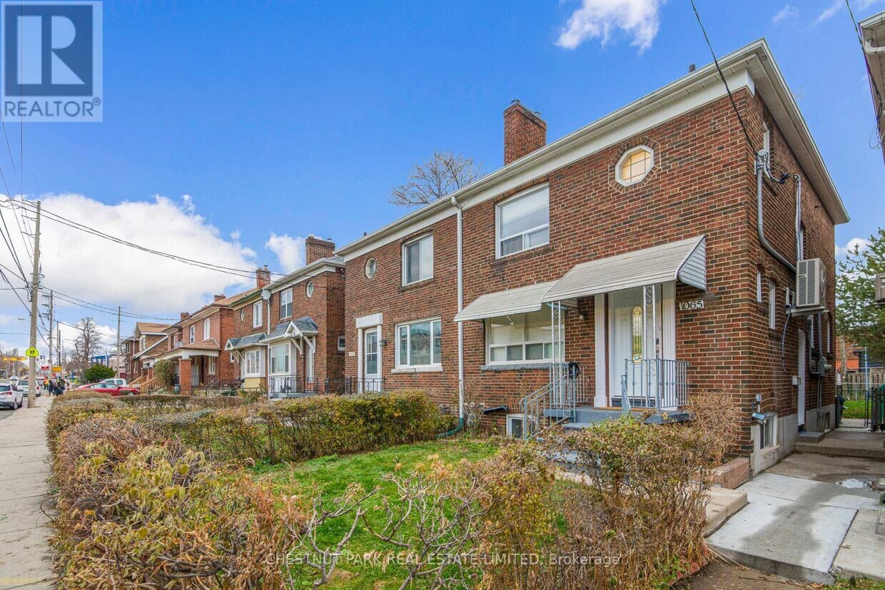 Primary Photo - 1065 Pape Ave