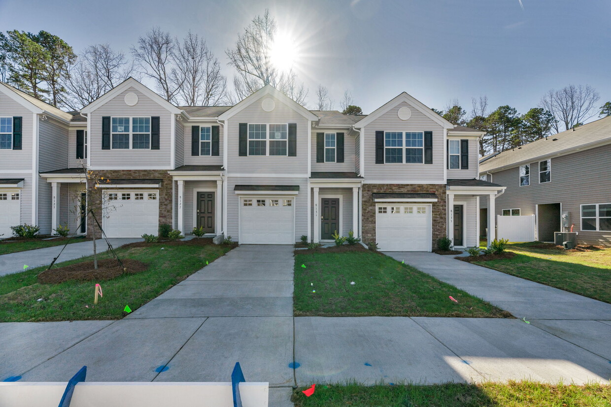 Foto principal - 8131 Murray Branch Dr