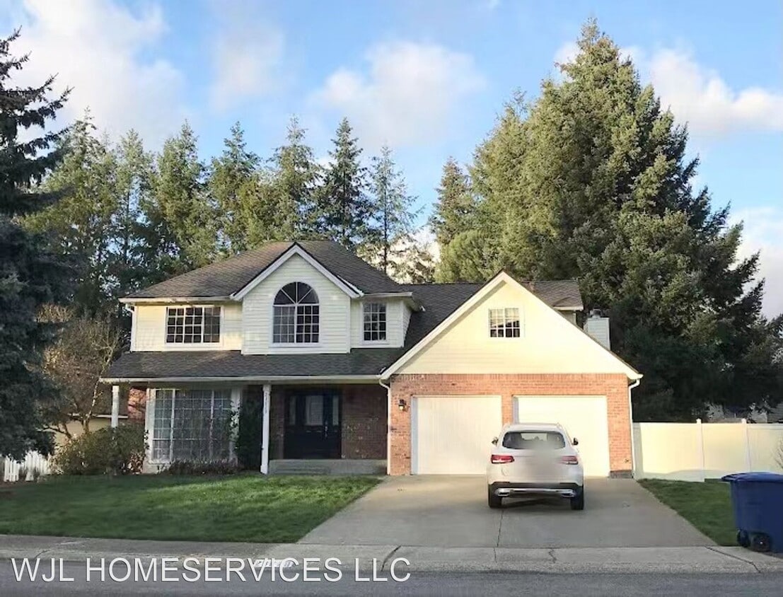 4 br, 2.5 bath House 23820 SE 40th PL House Rental in Issaquah, WA