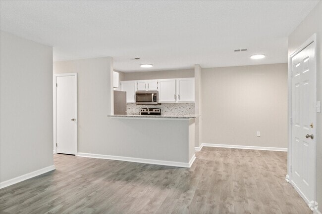 Building Photo - 2 Bed/2 Bath under New Ownership!